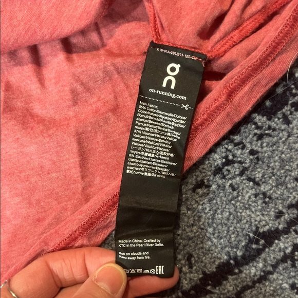 SET OF TWO! ON Cloud Running Women's Light Green and Coral Tees size small - Picture 3 of 10